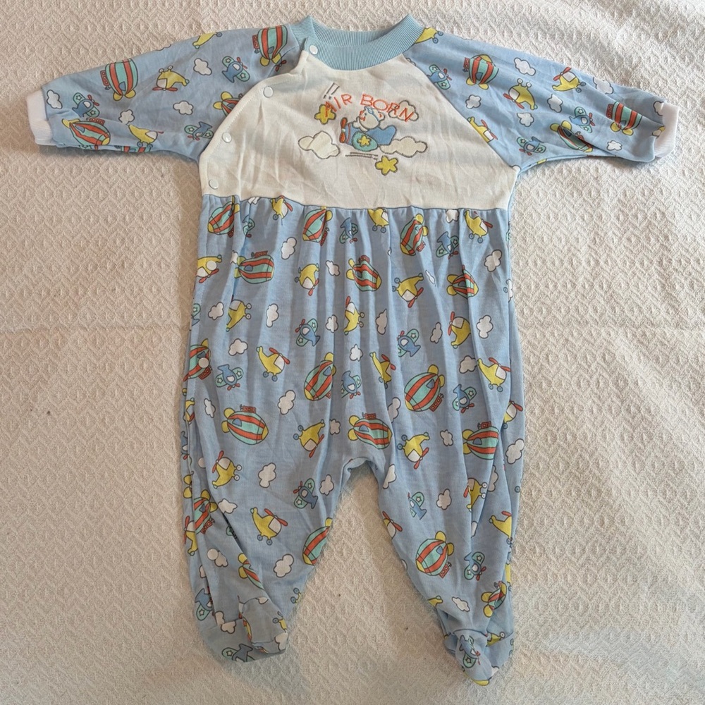 🧸 Vintage “Air Born” Baby Footed Pajamas – Size L (Approx. 6–12 Months)
